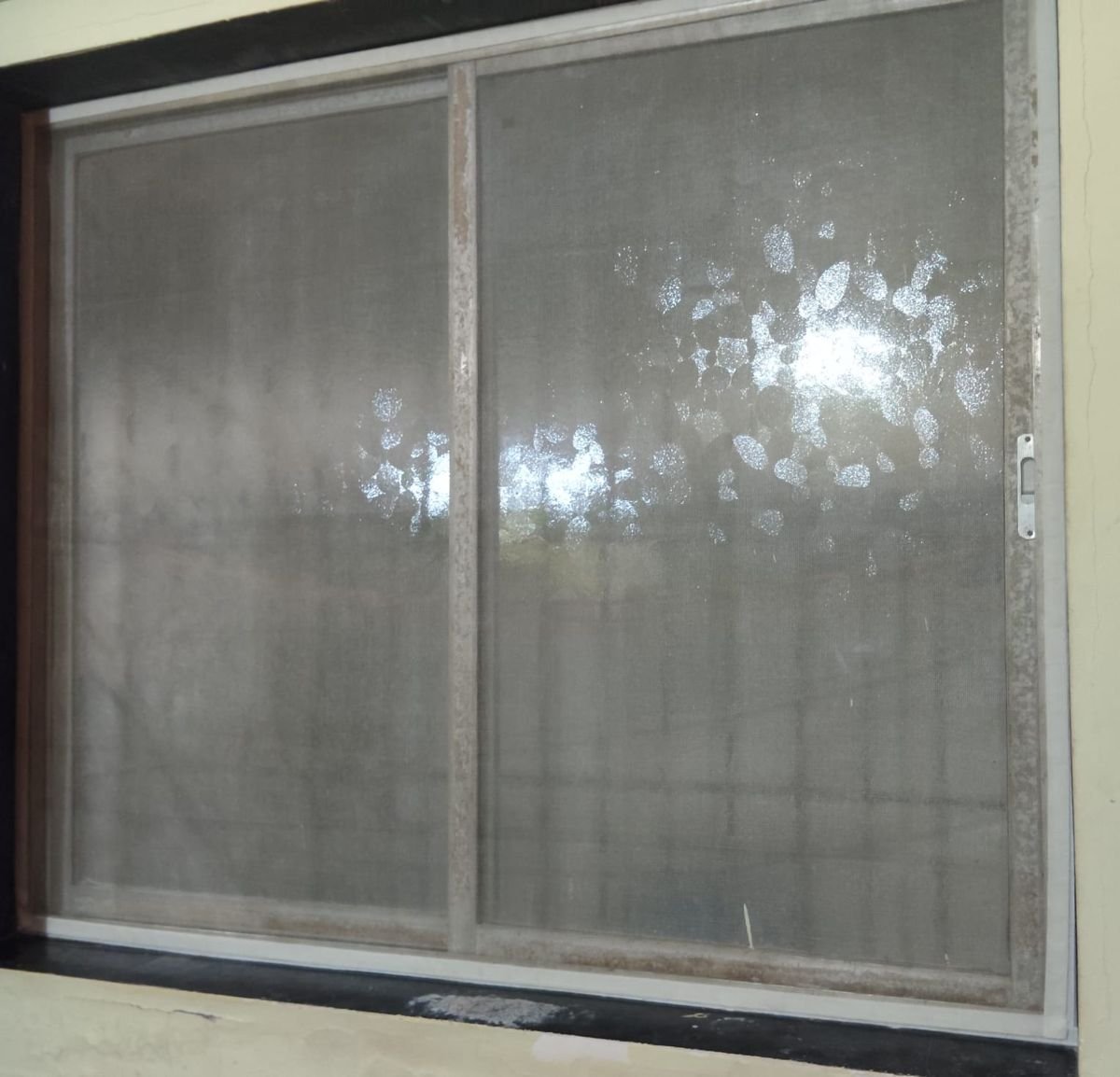 Velcro mosquito net fitted on a sliding window